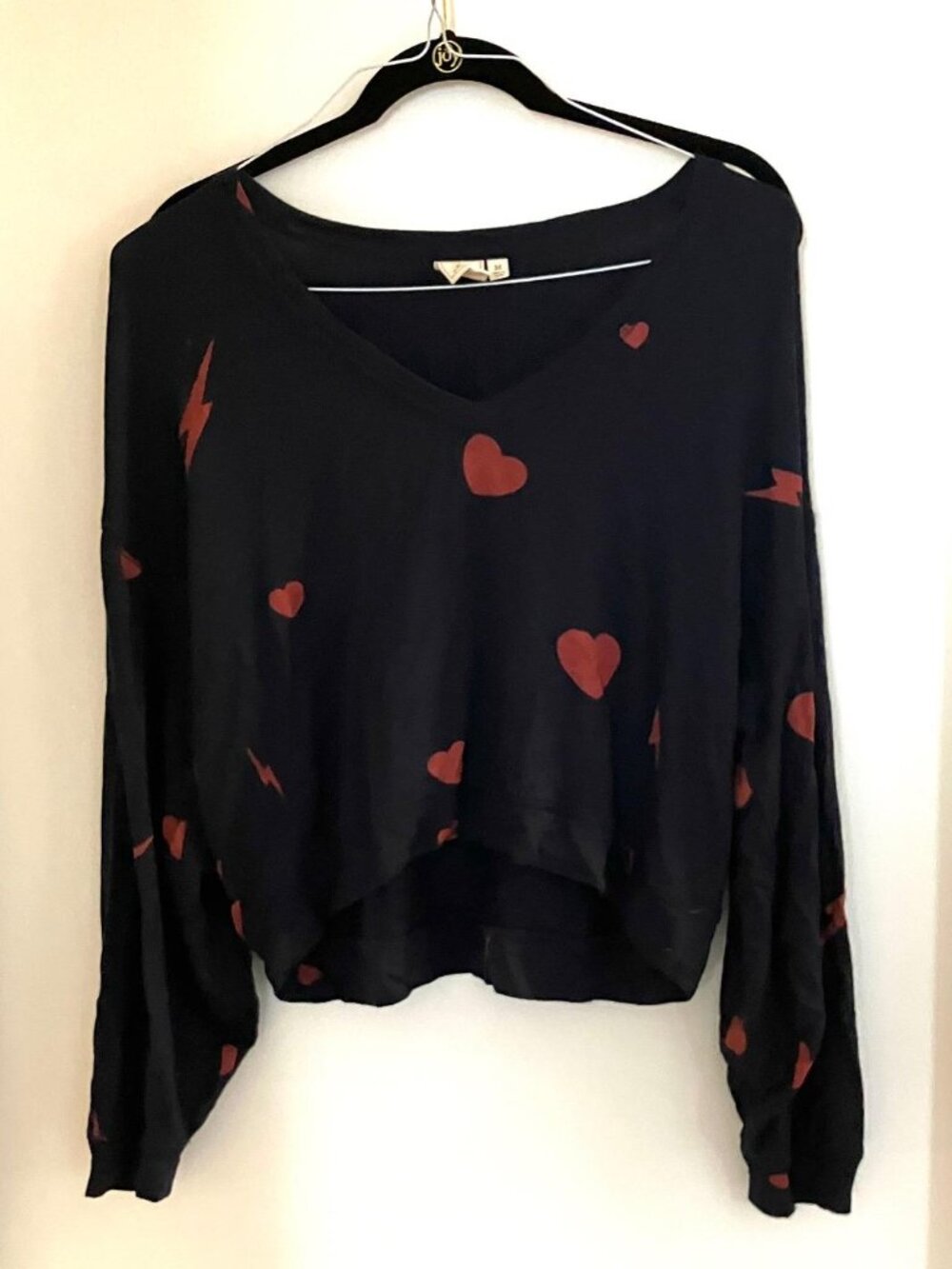 White Crow PULLOVER HEART LIGHTENING BOLT TOP SIZE MEDIUM